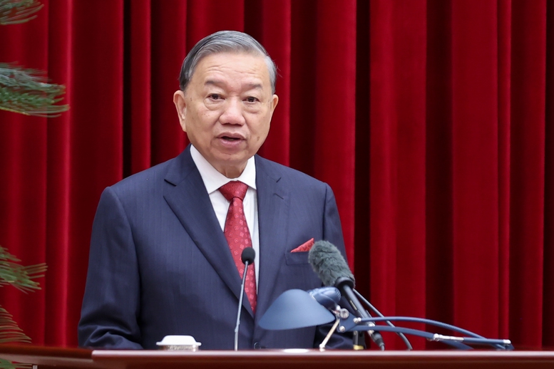 Tổng Bí thư Tô Lâm cho biết Ban Chấp hành Trung ương nhất trí thông qua Dự thảo Báo cáo của Ban Chấp hành Trung ương khóa XIII về các văn kiện trình Đại hội XIV - Ảnh: VGP/Nhật Bắc