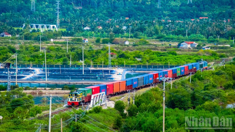 Bộ Xây dựng sẽ kiểm tra chặt chẽ hoạt động vận chuyển hàng trên tuyến đường sắt bắc-nam.