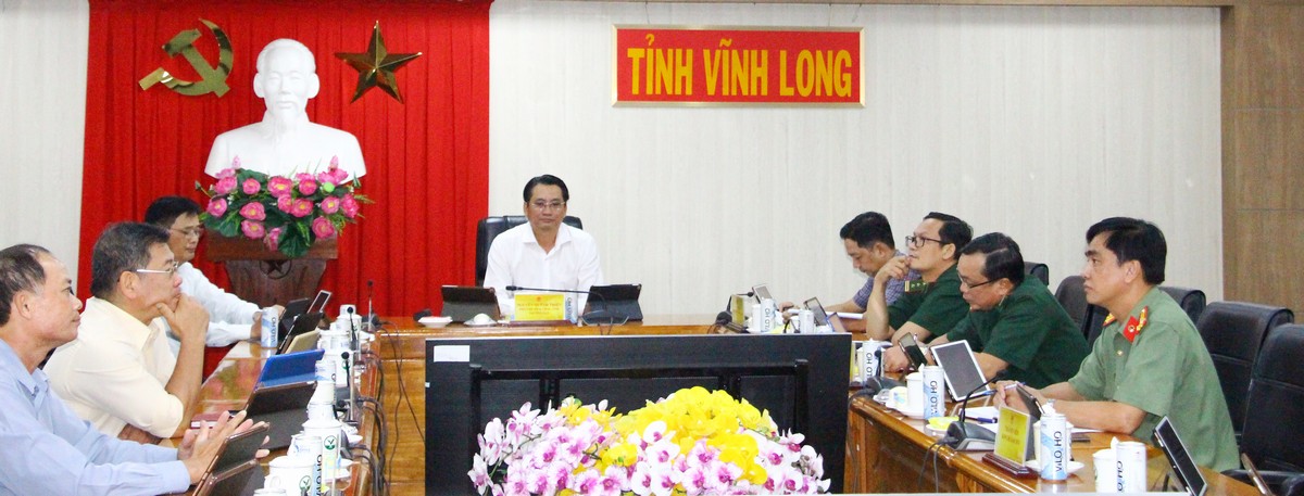 Đồng chí Nguyễn Quỳnh Thiện- Tỉnh ủy viên, Phó Chủ tịch UBND tỉnh, các sở, ngành liên quan tham dự tại điểm cầu tỉnh Vĩnh Long.

