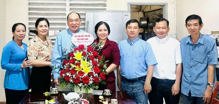 Thăm và chúc mừng Lễ Giáng sinh năm 2025