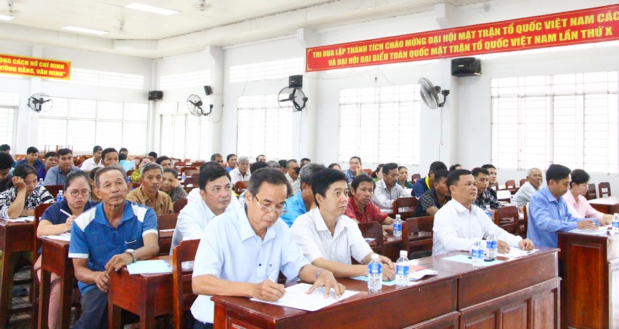 Đại biểu tham dự hội nghị.