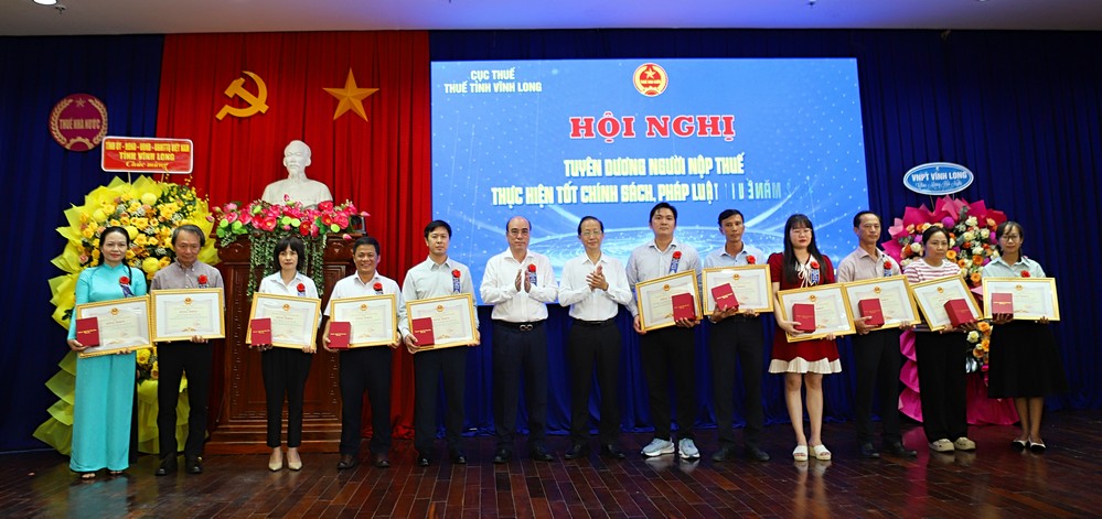Tuyên dương người nộp thuế thực hiện tốt chính sách, pháp luật thuế năm 2024.