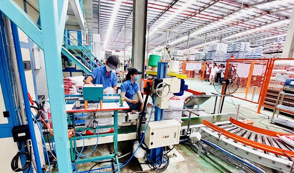 Kịp thời tháo gỡ khó khăn, tạo thuận lợi cho doanh nghiệp sản xuất, kinh doanh.