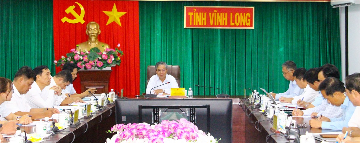 Phó Chủ tịch UBND tỉnh- Châu Văn Hòa chủ trì buổi làm việc.







