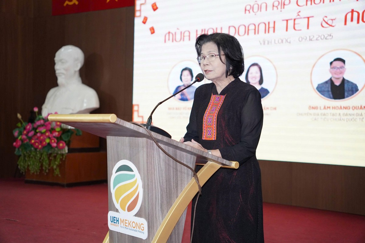 Bà Vũ Kim Hạnh- Chủ tịch Hiệp hội Doanh nghiệp hàng Việt Nam chất lượng cao phát biểu tại hội thảo.