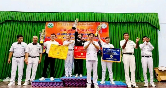 Gần 300 VĐV tranh tài Giải Võ cổ truyền xã Long Hồ mở rộng