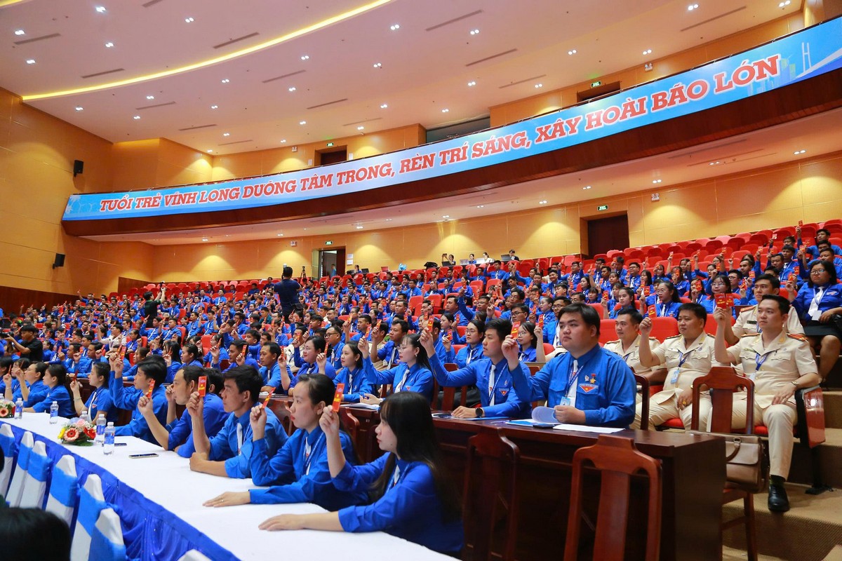 Đại hội biểu quyết bầu Đoàn Thư ký.