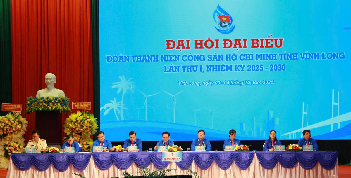 Đoàn Chủ tịch điều hành Đại hội.