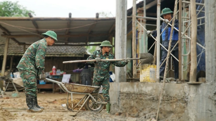 “Chiến dịch Quang Trung” thần tốc giúp người dân xã Hòa Thịnh sớm ổn định cuộc sống