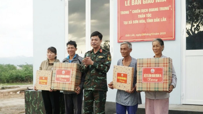 Bàn giao 5 căn nhà đầu tiên trong “Chiến dịch Quang Trung” tại xã Sơn Hòa