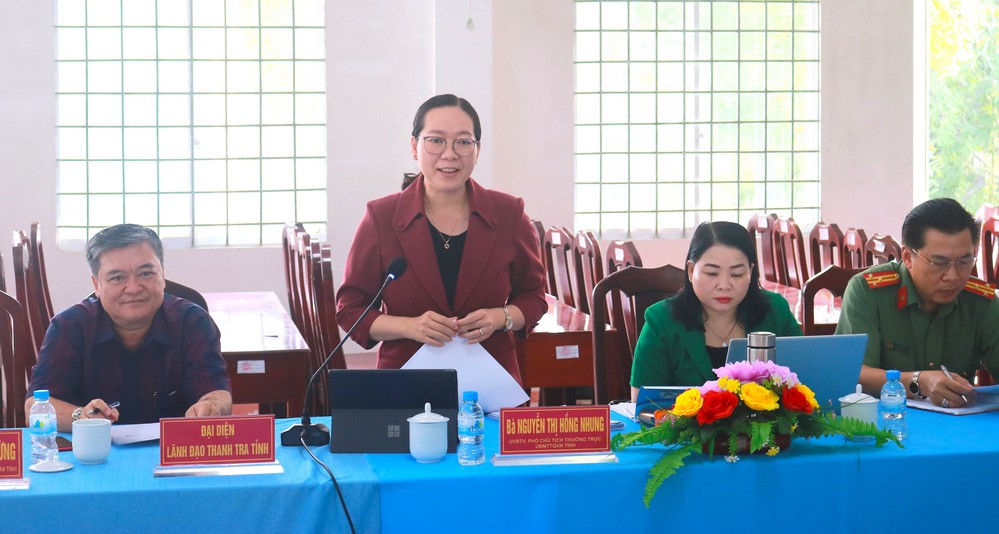 Đồng chí Nguyễn Thị Hồng Nhung- Ủy viên Ban Thường vụ Tỉnh ủy, Phó Chủ tịch Thường trực Ủy ban MTTQ Việt Nam tỉnh chủ trì buổi kiểm tra.