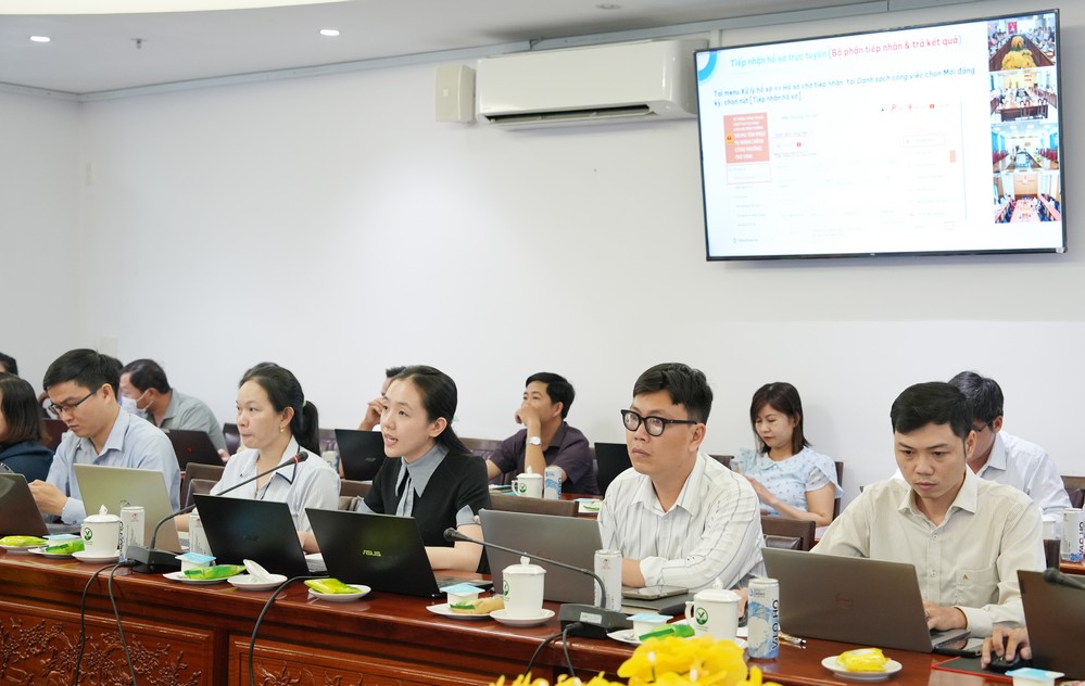 Đại biểu tham dự tập huấn tại điểm cầu chính.
