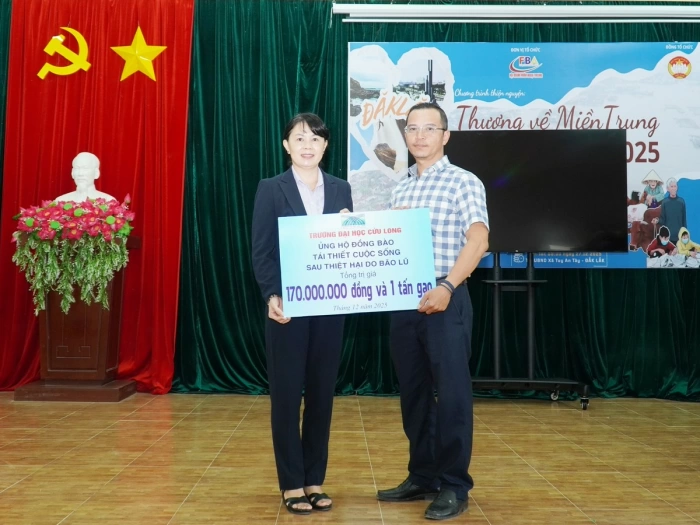 Trường Đại học Cửu Long trao hơn 170 triệu đồng hỗ trợ bà con tỉnh Đắk Lắk