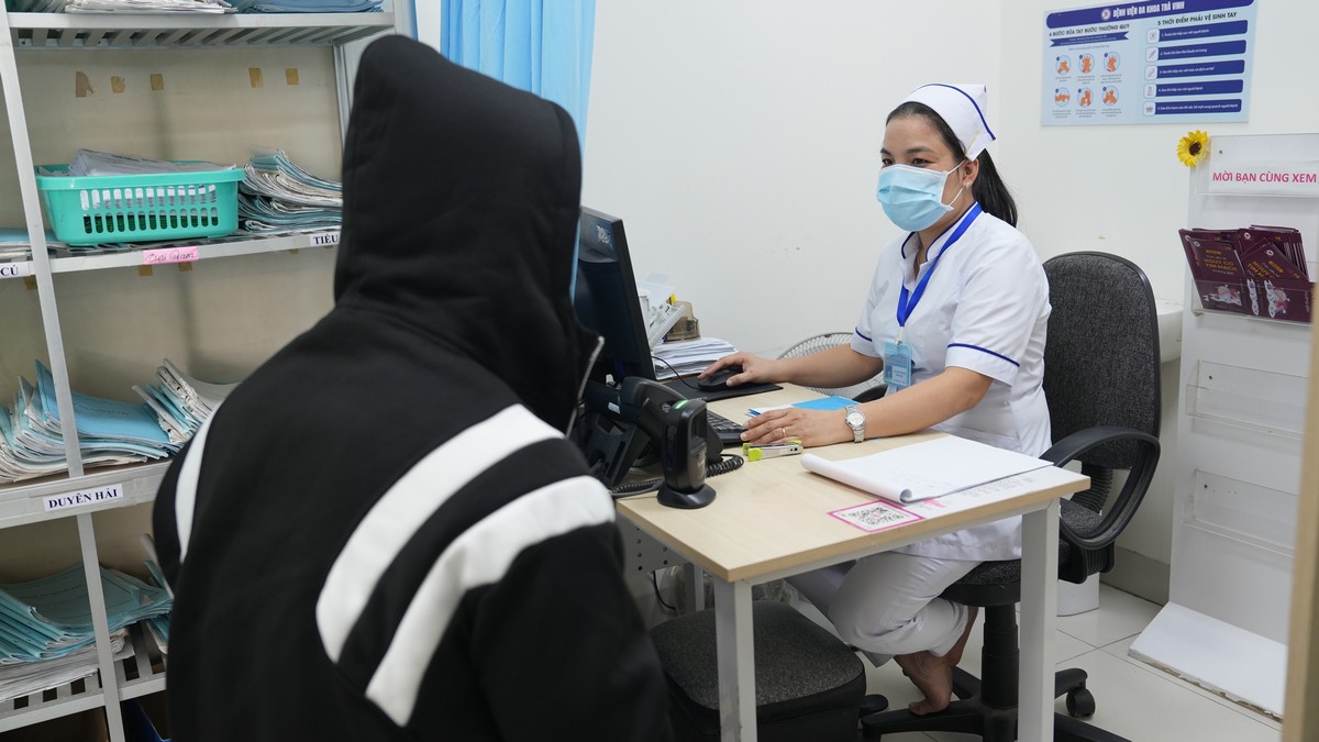  Người nhiễm HIV khám và điều trị tại BVĐK Trà Vinh. 