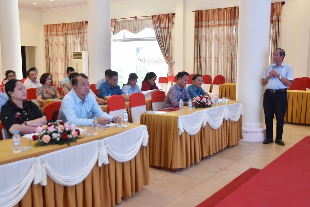 PGS.TS Nguyễn Phú Son- chuyên gia Trường Kinh tế ĐH Cần Thơ trình bày kế hoạch nâng cấp các chuỗi giá trị nông nghiệp.