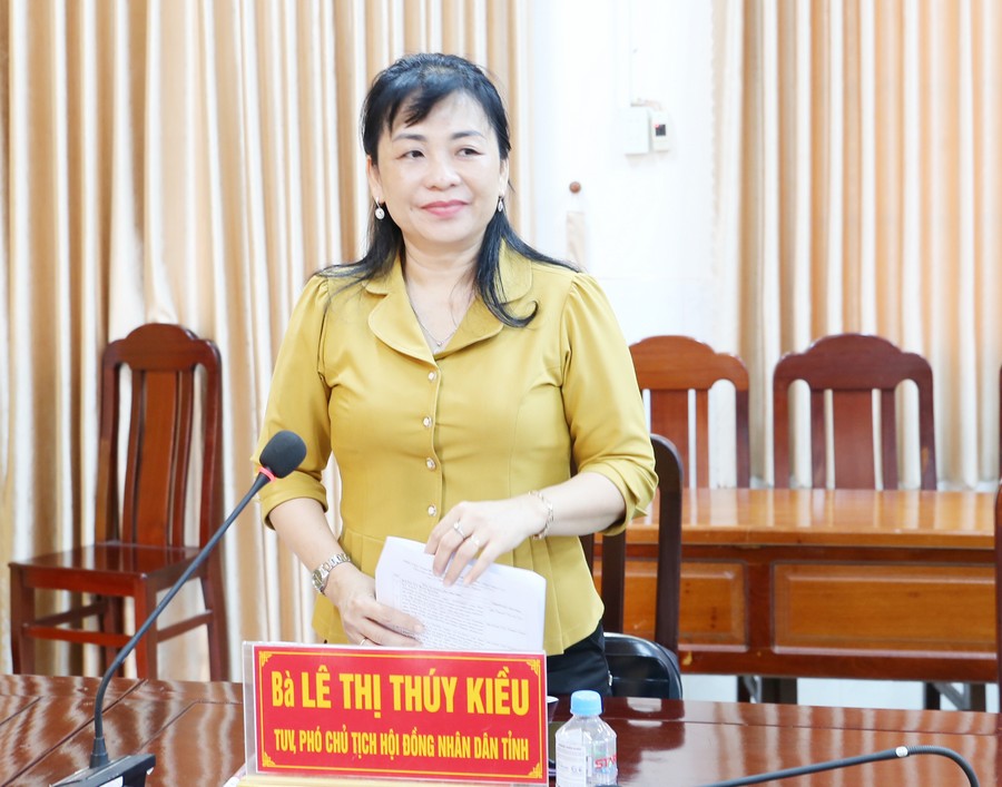 Đồng chí Nguyễn Thị Thúy Kiều phát biểu về hoạt động tuyên truyền công tác bầu cử.