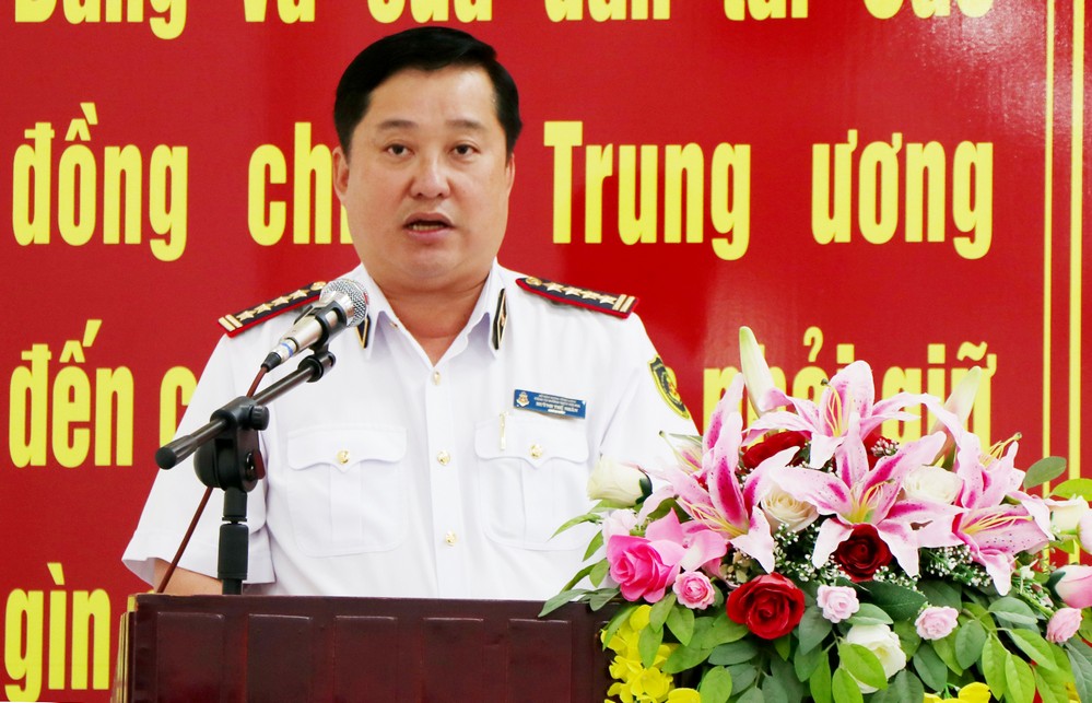 Ông Huỳnh Thế Nhân- Giám đốc Cảng vụ Đường thủy nội địa Vĩnh Long phát biểu tại hội nghị.