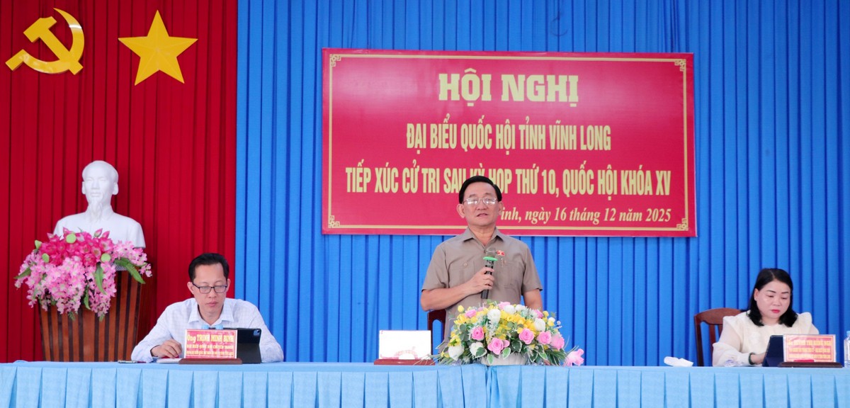 ĐBQH tỉnh Vĩnh Long tiếp xúc cử tri phường Trà Vinh. Ảnh SƠN TUYỀN.