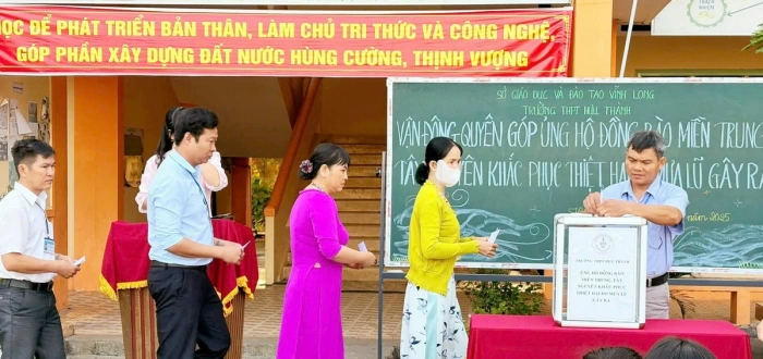 Trường THPT Hựu Thành quyên góp gần 50 triệu đồng hỗ trợ đồng bào vùng thiên tai
