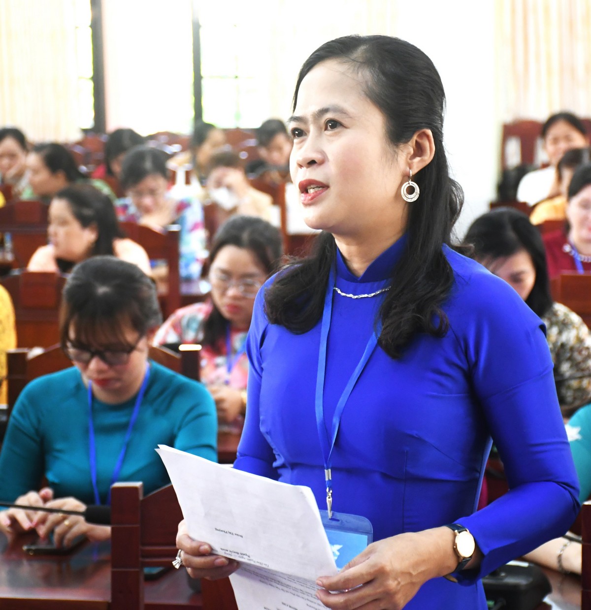 Bà Phạm Thị Thu Vân- Chủ tịch Hội LHPN xã Phước Mỹ Trung đề xuất giải pháp giúp con em hội viên tránh bị lừa đảo trên không gian mạng.