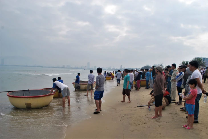 Biển Thanh Khê trong lễ hội cầu ngư - Ảnh: NVCC