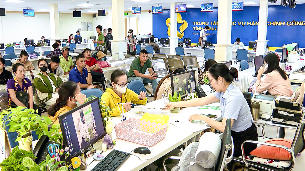 Ứng dụng công nghệ số trong tiếp nhận, giải quyết thủ tục hành chính giúp rút ngắn thời gian xử lý, tạo thuận lợi cho người dân và doanh nghiệp.