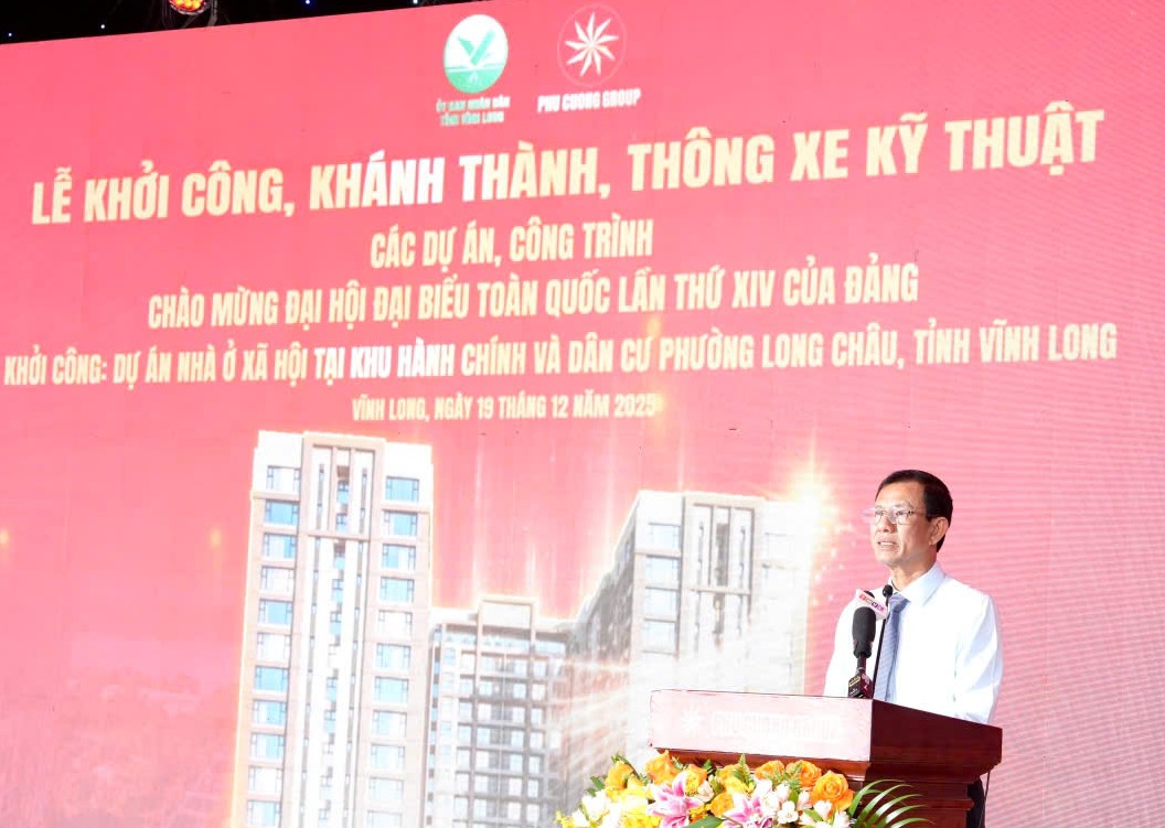 Phó Chủ tịch Thường trực UBND tỉnh- Đặng Văn Chính phát biểu tại lễ khởi công.