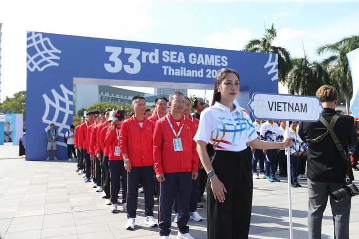 Đoàn Thể thao Việt Nam dự lễ thượng cờ SEA Games 33

