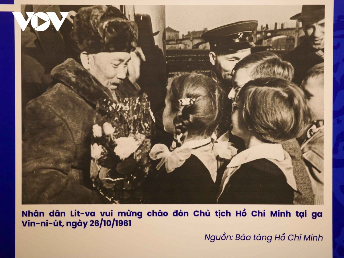 Tư liệu trưng bày về quan hệ Việt Nam-Liên Xô, giới thiệu các chuyến thăm, hội đàm và gặp gỡ nhân dân nước bạn.
