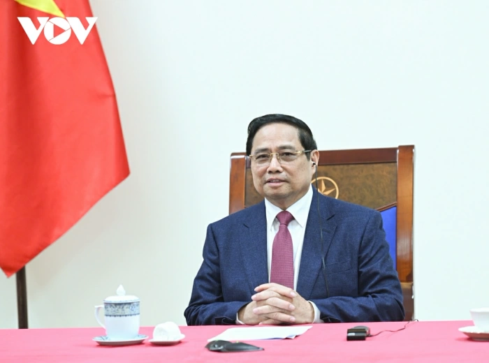 Thủ tướng Phạm Minh Chính điện đàm với Thủ tướng Singapore Lawrence Wong