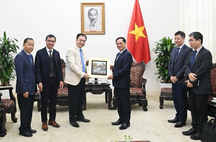 Phó Thủ tướng Bùi Thanh Sơn tiếp Phó Chủ tịch Tập đoàn Phongsupthavy (Lào)