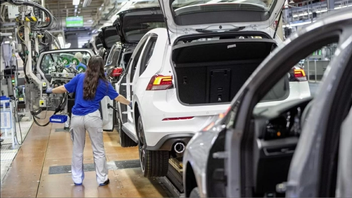 EU rút lệnh cấm xe xăng dầu: Ngành công nghiệp ô tô “thoát hiểm”