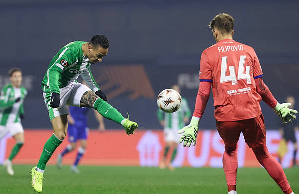 Antony ghi bàn giúp Real Betis vươn lên dẫn 3-1 trước Dinamo Zagreb (Ảnh: Getty).