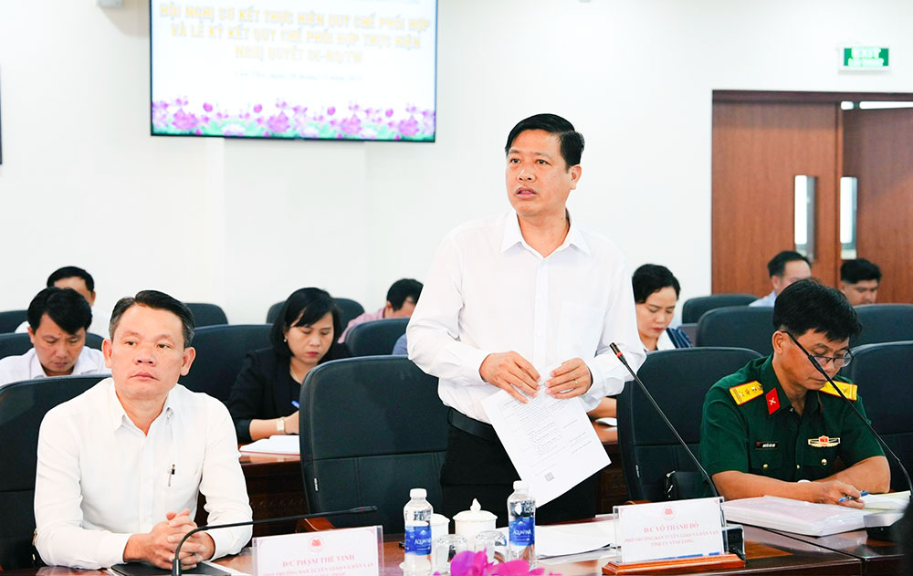 Phó Trưởng Ban Tuyên giáo và Dân vận Tỉnh ủy Vĩnh Long- Võ Thành Đô phát biểu và tham luận tại hội thảo.