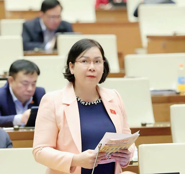 Đại biểu Quốc hội Trần Thị Thanh Lam phát biểu tại hội trường, sáng 9/12.