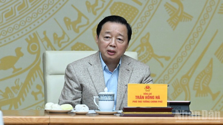 Phó Thủ tướng Chính phủ Trần Hồng Hà phát biểu ý kiến tại phiên họp. (Ảnh: TRẦN HẢI)