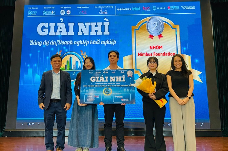 Dự án Nimbus Foundation sản xuất than nén sinh khối từ vỏ tỏi đã giành giải nhì, cũng là giải cao nhất ở bảng thi dự án/doanh nghiệp khởi nghiệp tại cuộc thi Sáng kiến xây dựng thành phố thông minh - Smart City 2025 - Ảnh: SHTP