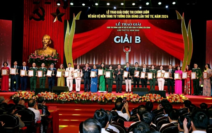 Làm chủ thế trận tiến công về thông tin tư tưởng, lý luận trên không gian mạng