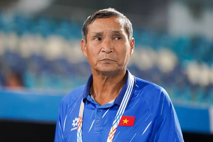 HLV Mai Đức Chung tại SEA Games 33 - Ảnh: NAM TRẦN