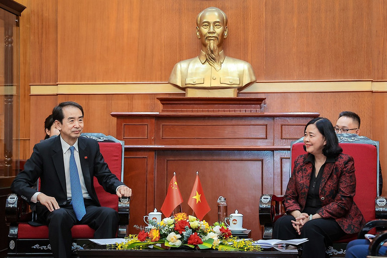 Không khí thân mật tại buổi tiếp.