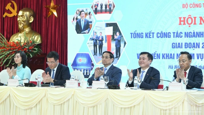 Phản ứng linh hoạt, tiên phong trong công nghiệp hóa, hiện đại hóa đất nước