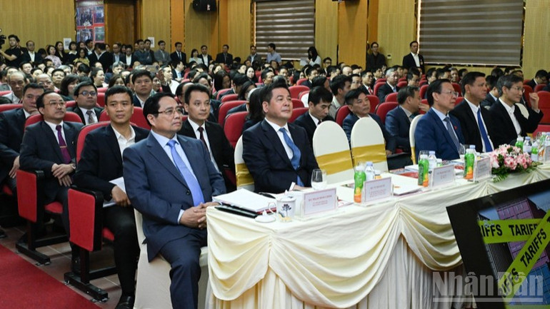 Thủ tướng Phạm Minh Chính, các đồng chí lãnh đạo, đại biểu tham dự hội nghị. (Ảnh: TRẦN HẢI)
