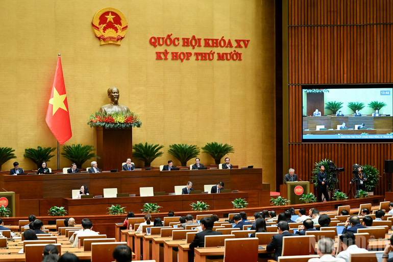 Quang cảnh phiên họp sáng 3/12. (Ảnh: DUY LINH)
