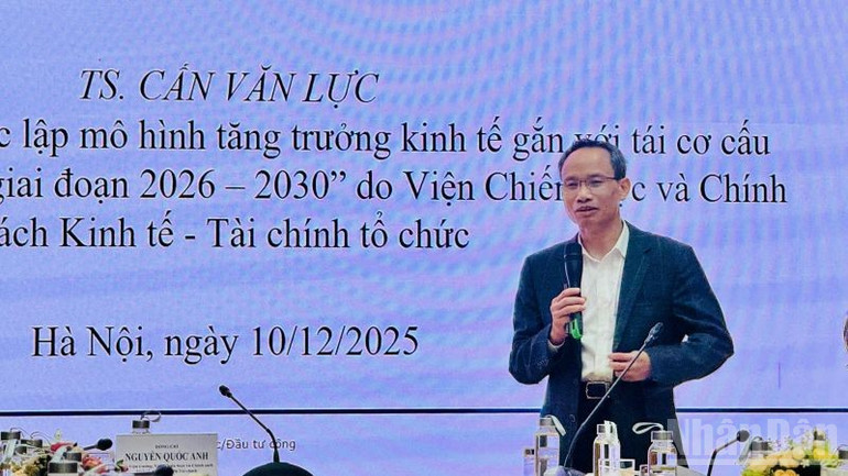 Tiến sĩ Cấn Văn Lực, Chuyên gia kinh tế trưởng BIDV, thành viên Hội đồng tư vấn chính sách của Thủ tướng.

