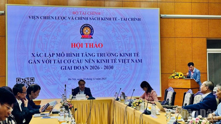 Hội thảo thống nhất tinh thần chung: giai đoạn 2026-2030 sẽ là “thời điểm vàng” để quyết định vận mệnh kinh tế Việt Nam.
