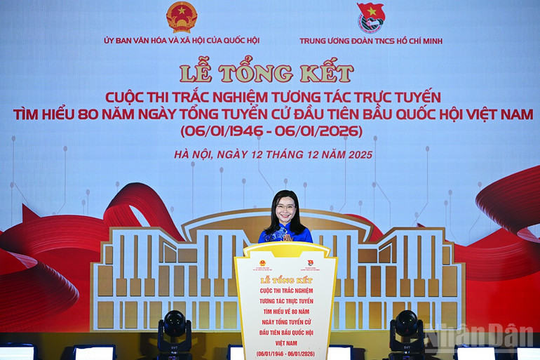Đồng chí Nguyễn Phạm Duy Trang thông tin về kết quả cuộc thi.