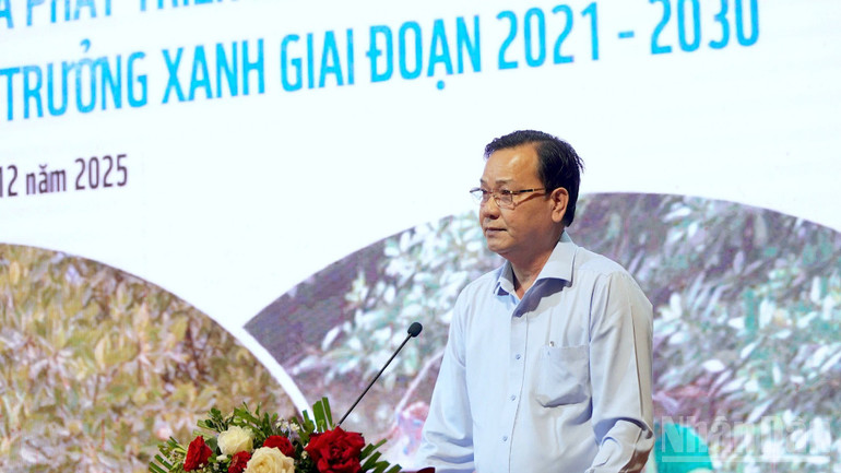 Phó Giám đốc Sở Nông nghiệp và Môi trường tỉnh Cà Mau Phan Minh Chí tham gia ý kiến tại hội thảo.
