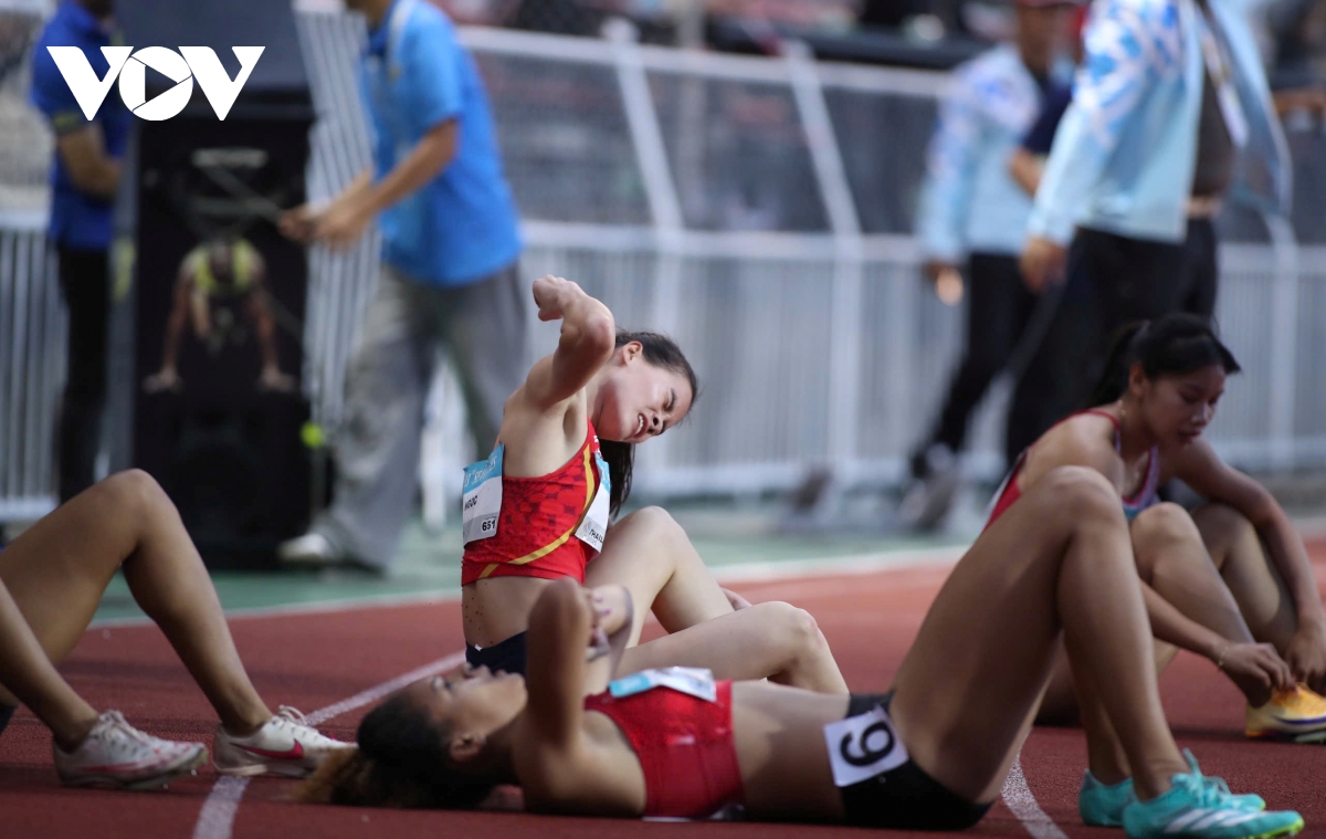 … và vận động viên sinh năm 2002 đã xuất sắc cán đích ở vị trí thứ nhất với thành tích 52 giây 74, qua đó mang về tấm HCV quý giá cho điền kinh Việt Nam.