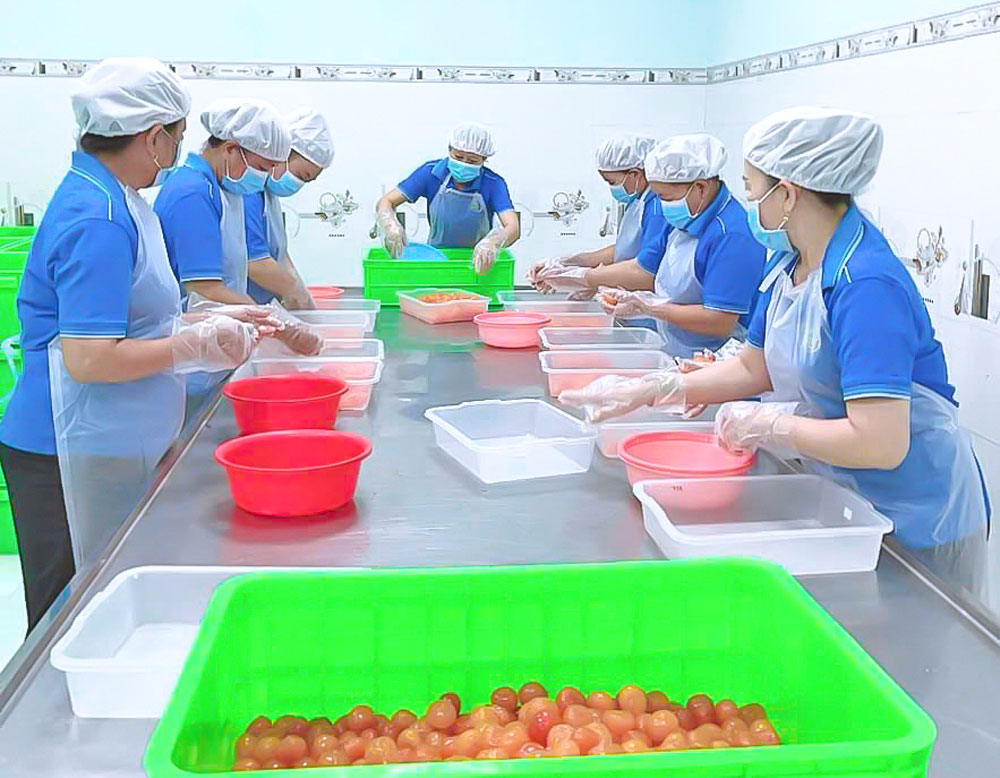 Cơ sở làm trứng muối góp phần giải quyết việc làm, đóng góp ngân sách địa phương.