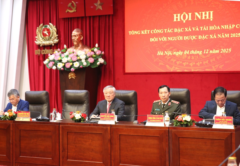 Phó Thủ tướng Thường trực Chính phủ Nguyễn Hòa Bình dự Hội nghị tổng kết công tác đặc xá và công tác tái hòa nhập cộng đồng đối với người được đặc xá năm 2025 - Ảnh: VGP/Nguyễn Hoàng

